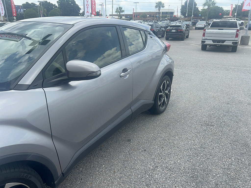 Used 2019 Toyota C-HR XLE FWD image 36