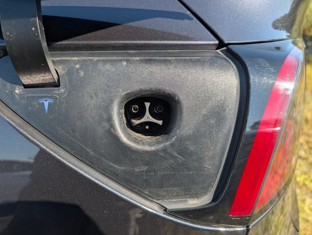 Used 2024 Tesla Model Y Long Range AWD/4WD image 12