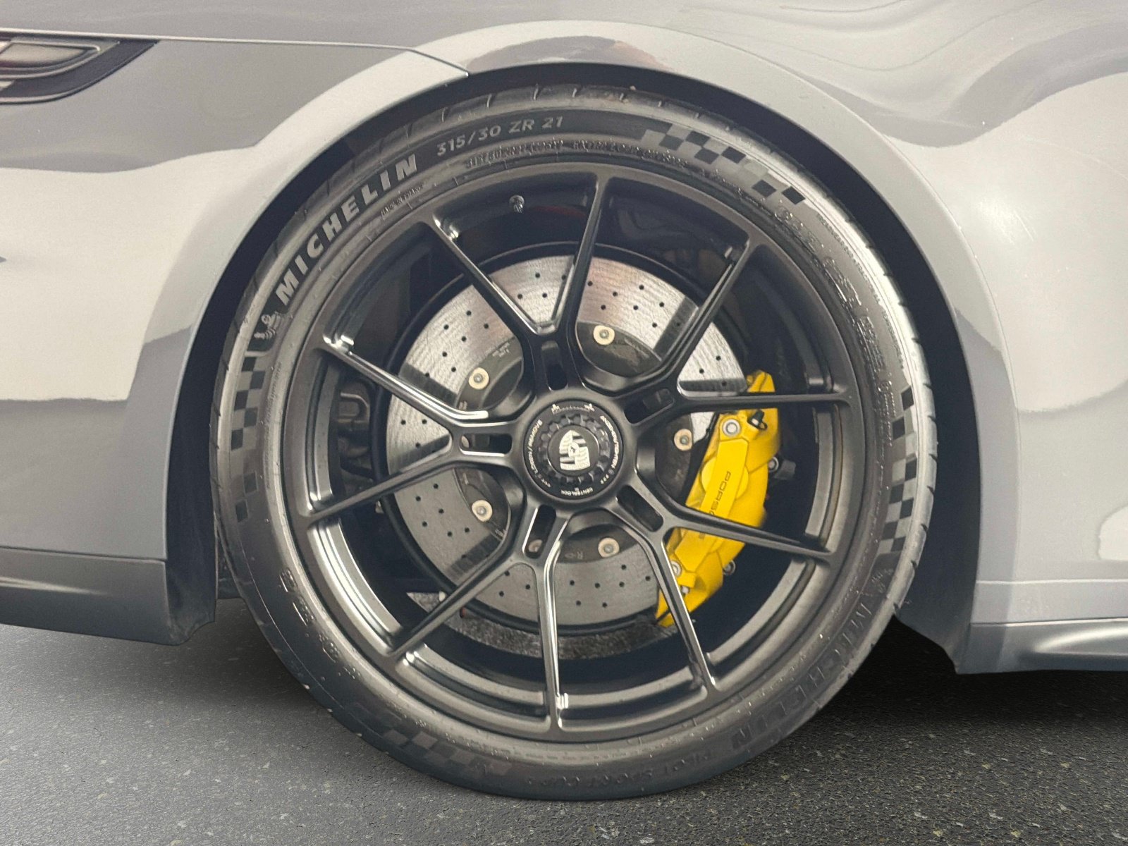 Used 2025 Porsche 911 GT3 RWD image 19