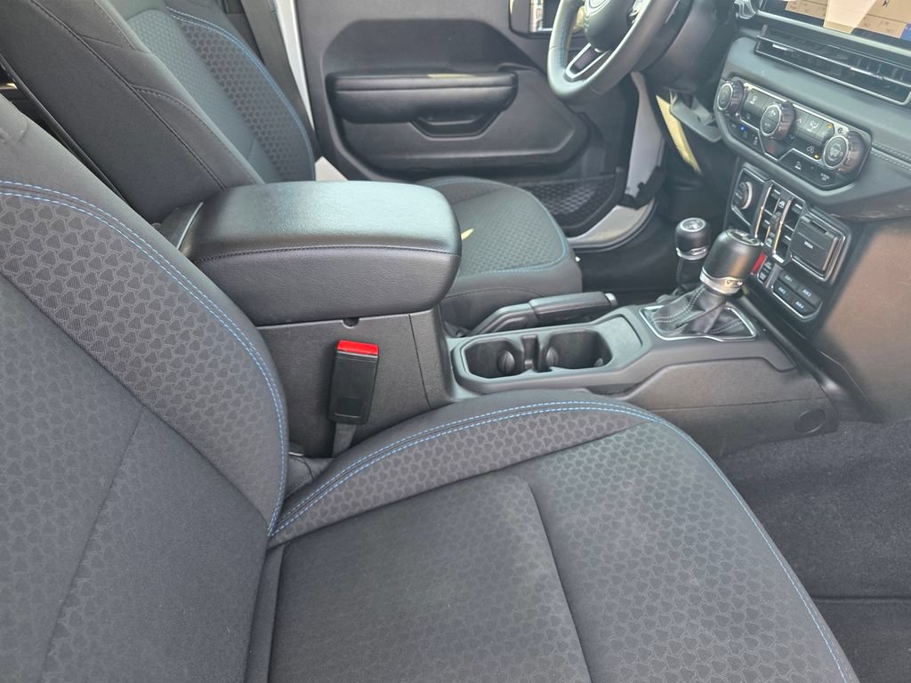 Used 2024 Jeep Wrangler Unlimited Rubicon 4xe AWD/4WD image 21