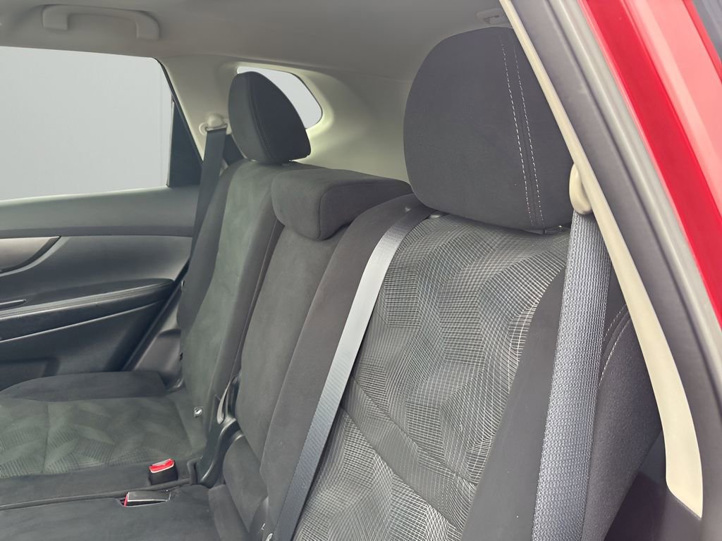 Used 2016 Nissan Rogue SV w/ SV Premium Package image 13