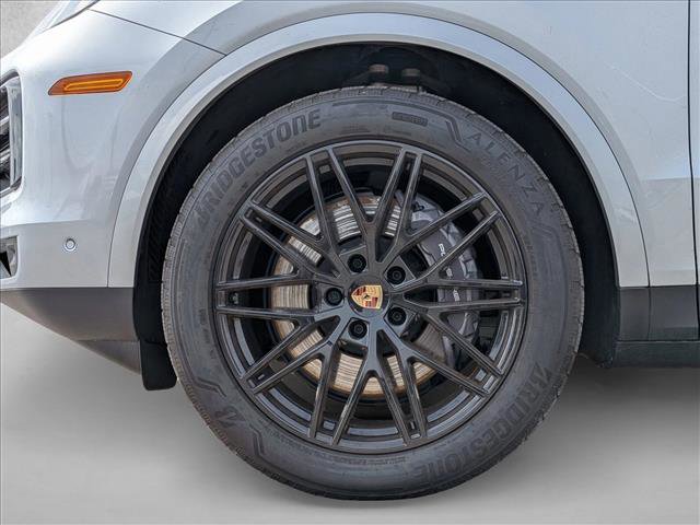 Used 2025 Porsche Cayenne image 24