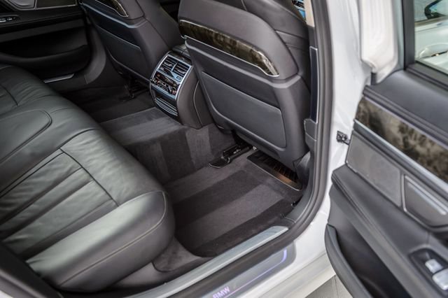 Used 2019 BMW 740i xDrive w/ Executive Package image 43