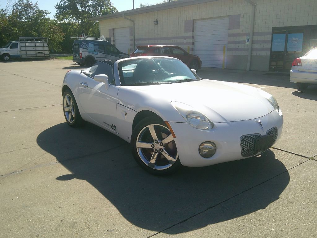 Used 2008 Pontiac Solstice Convertible w/ Premium Package image 3