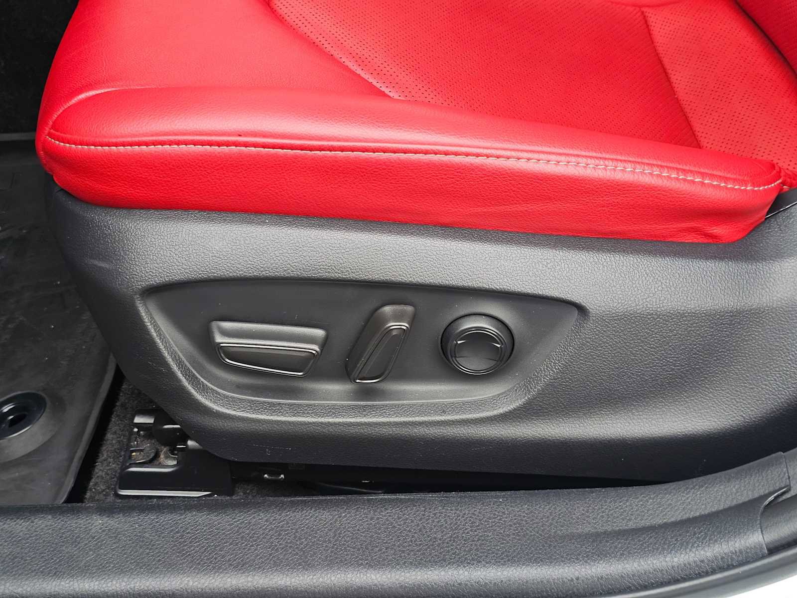 Used 2018 Toyota Camry XSE w/ Driver Assist Package image 24