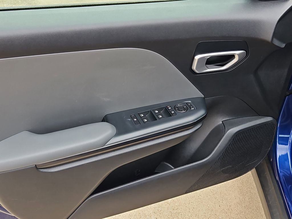 Used 2025 Kia K4 LXS image 11