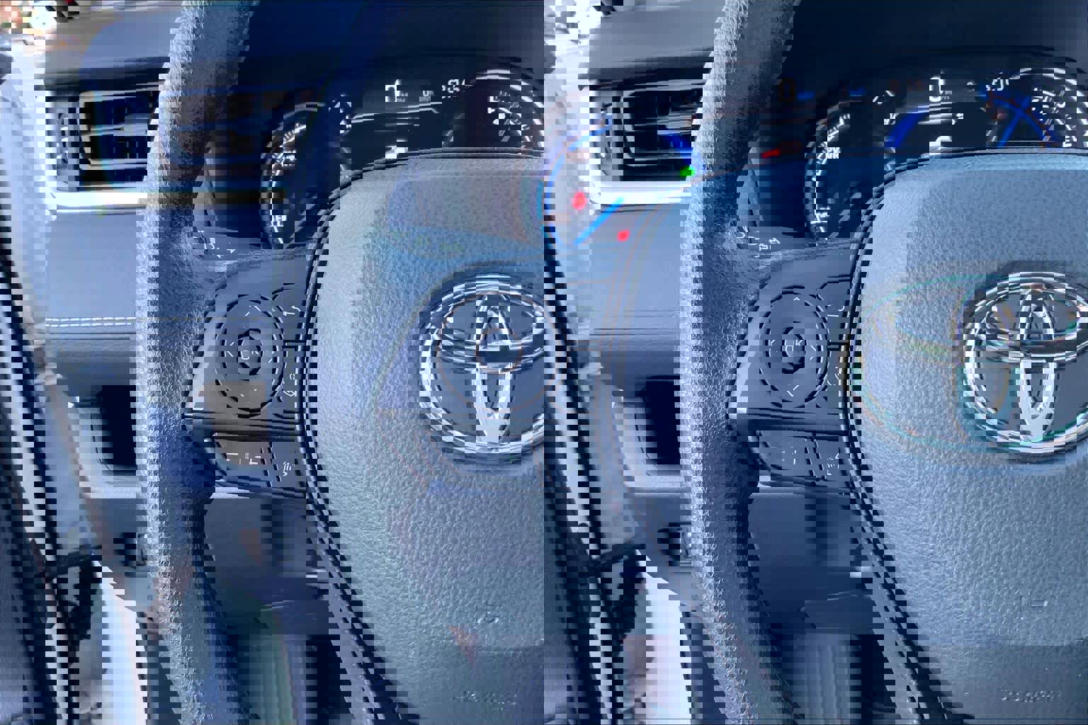 Used 2025 Toyota RAV4 LE image 23