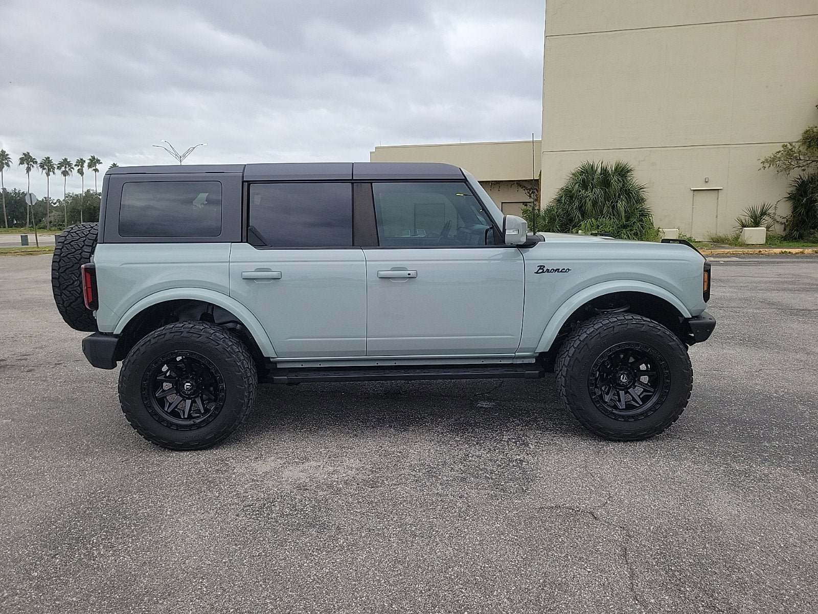 Used 2022 Ford Bronco Outer Banks AWD/4WD image 5