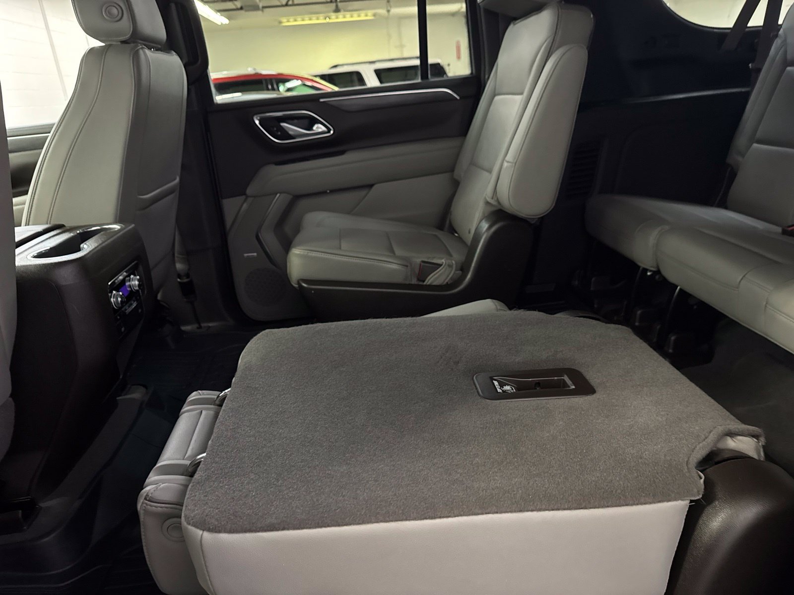 Used 2022 GMC Yukon XL SLT w/ SLT Luxury Package AWD/4WD image 32