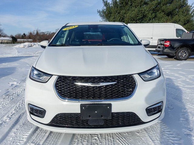 Used 2023 Chrysler Pacifica Touring-L image 8