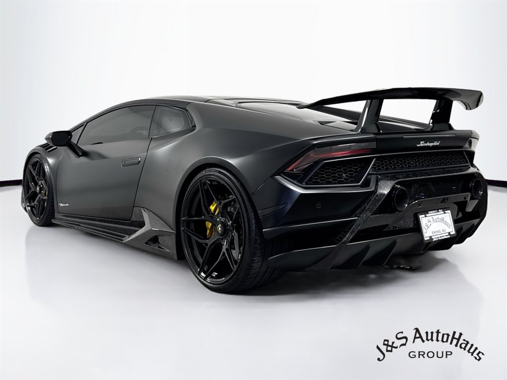 Used 2018 Lamborghini Huracan Performante AWD/4WD image 5