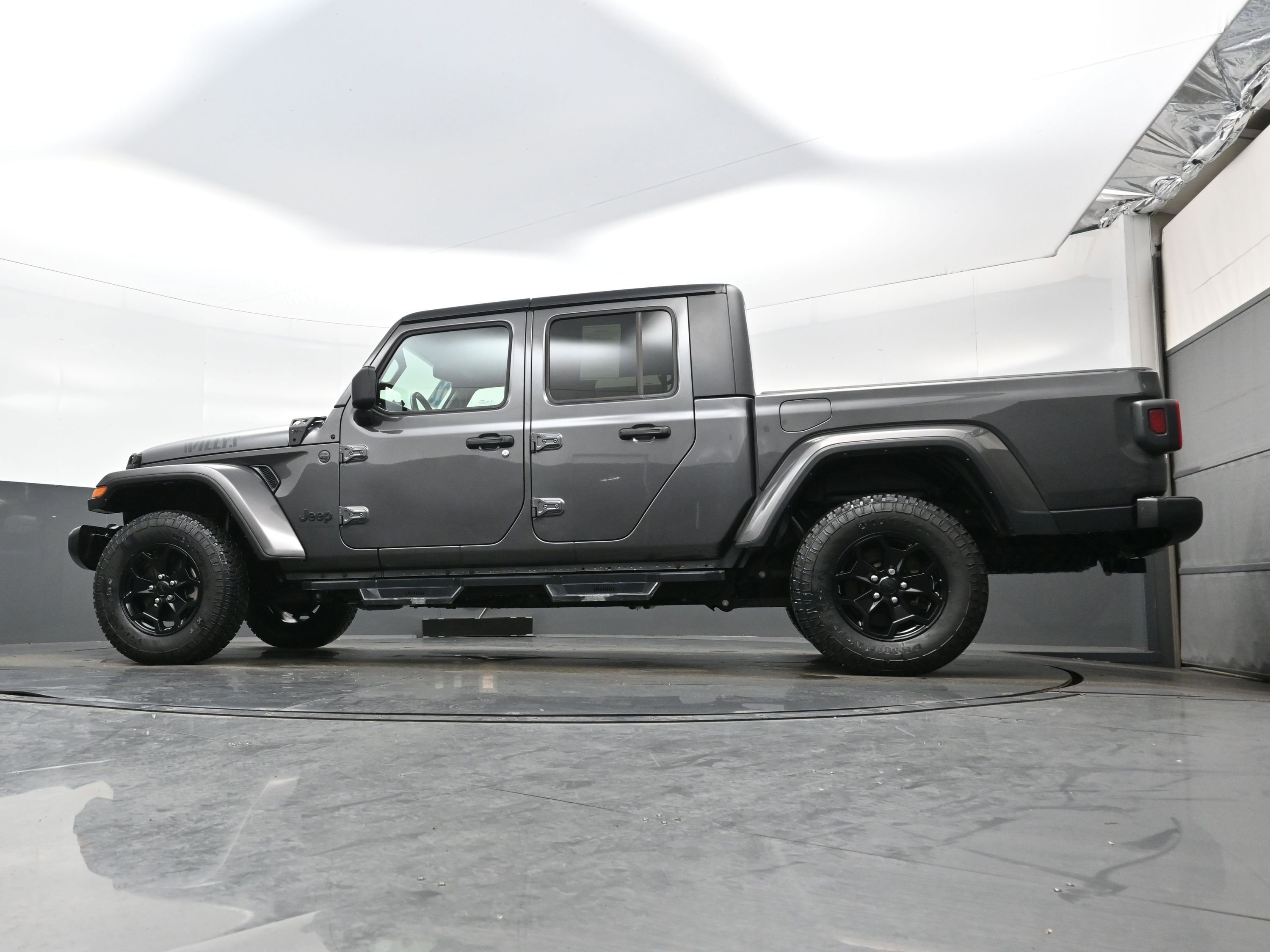 Used 2022 Jeep Gladiator Willys image 25