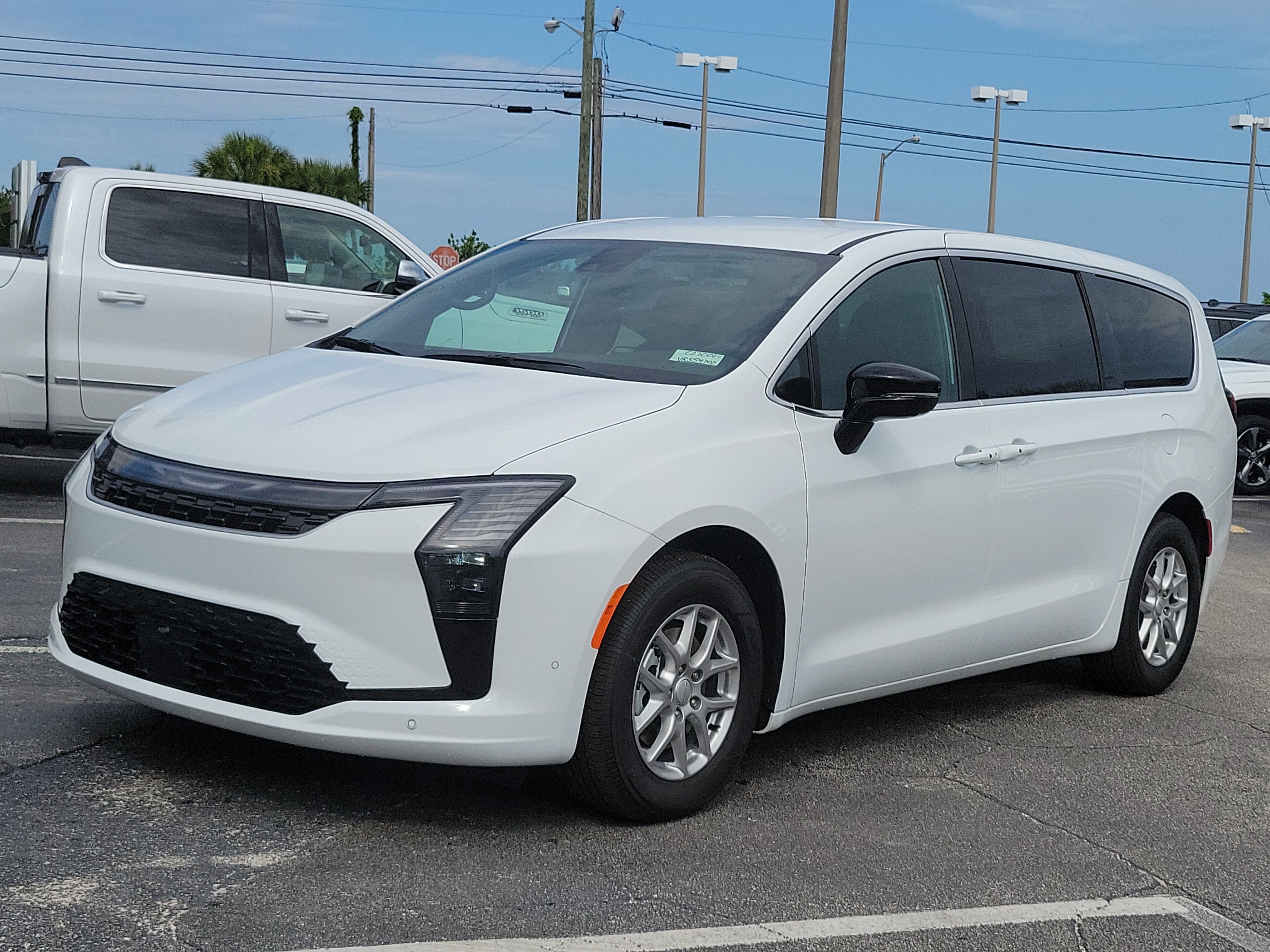 New 2027 Chrysler Pacifica Select FWD image 2
