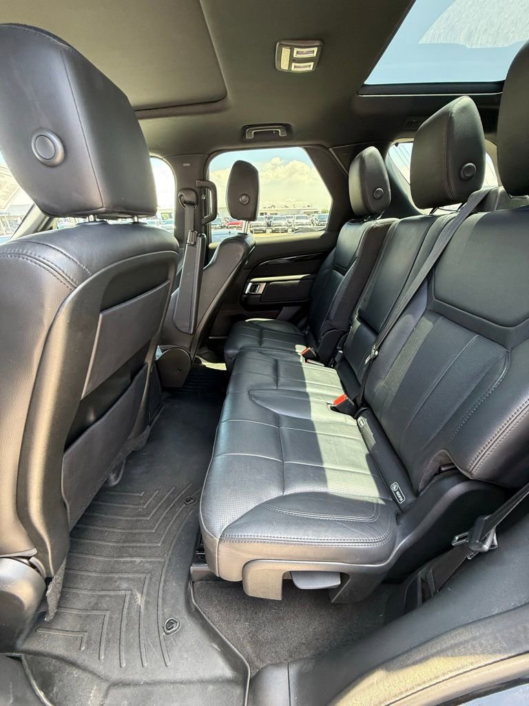 Used 2019 Land Rover Discovery SE AWD/4WD image 11