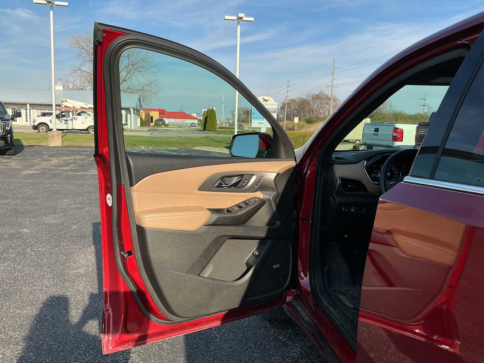Used 2023 Chevrolet Traverse Premier FWD image 21