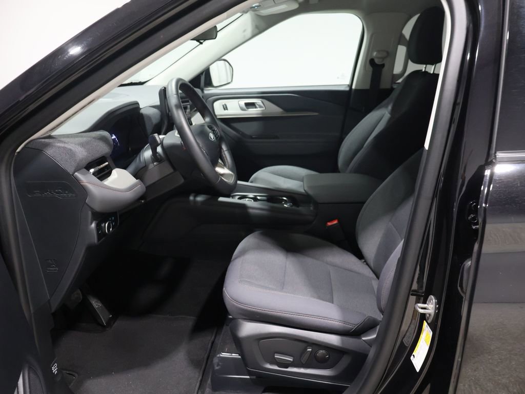 Used 2025 Ford Explorer Active image 8