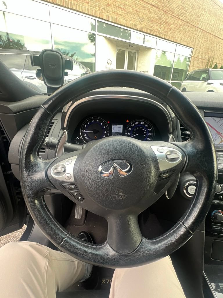 Used 2017 INFINITI QX70 AWD w/ Premium Package image 14