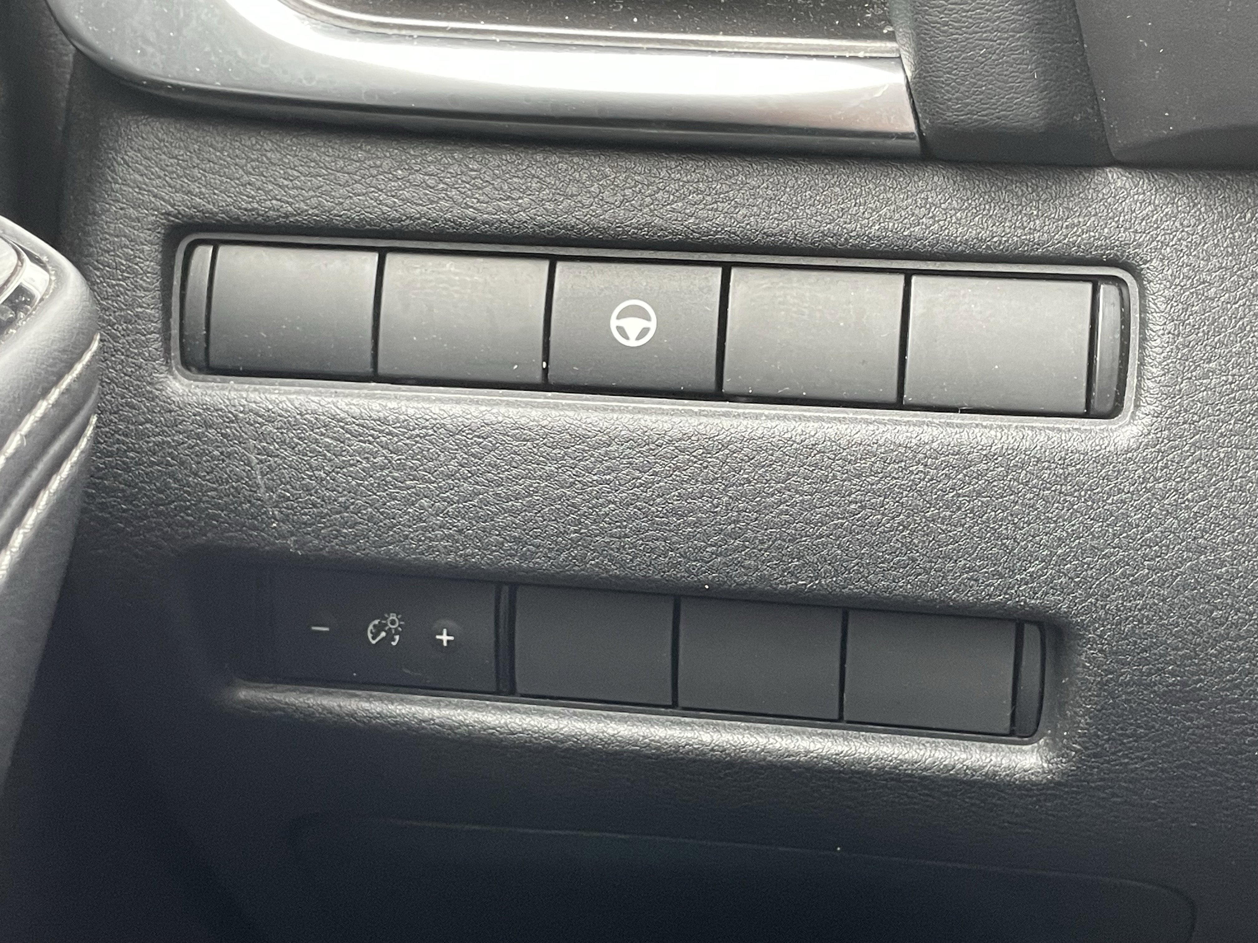 Used 2023 Nissan Rogue SV image 29