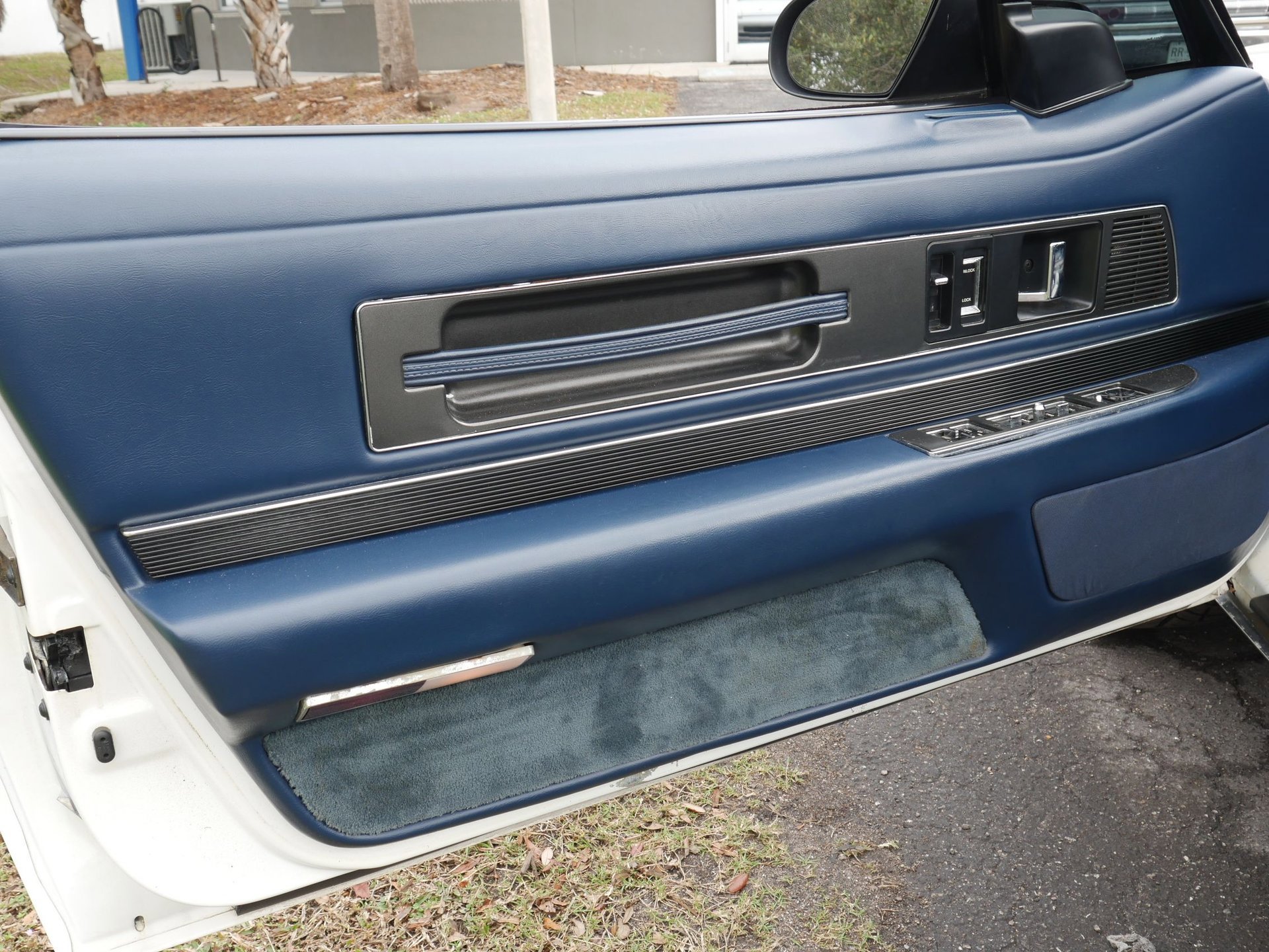 Used 1990 Buick Reatta Convertible image 65