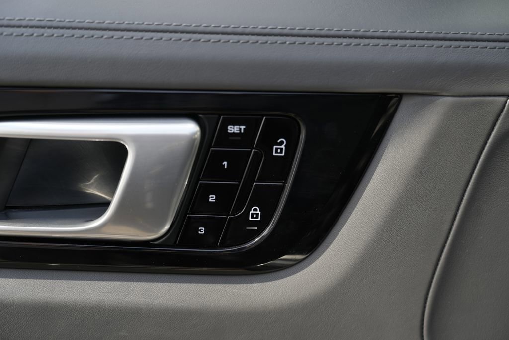 Used 2019 Porsche Cayenne S image 22