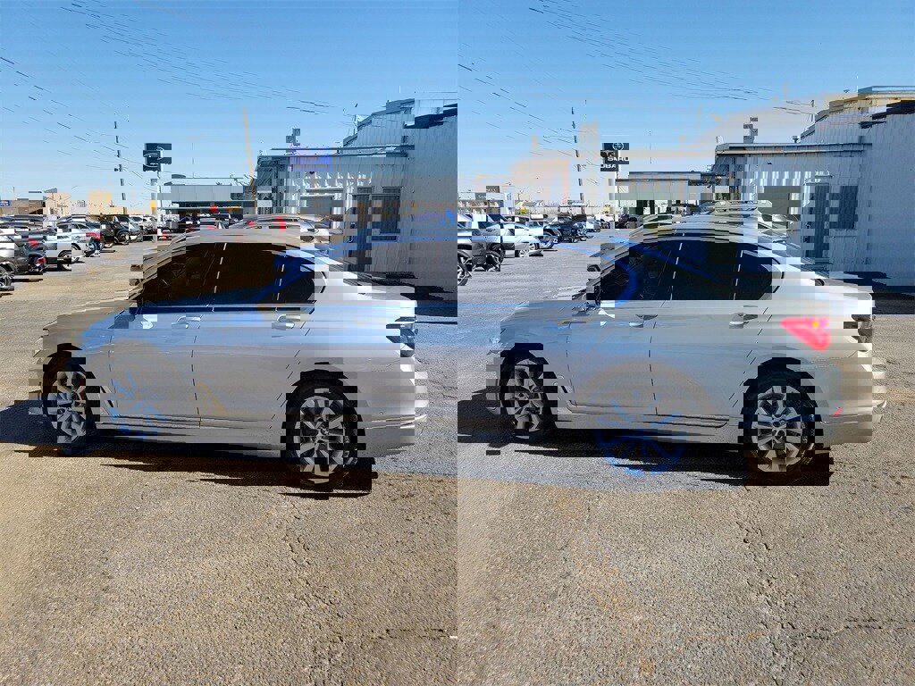 Used 2019 BMW 740i xDrive w/ Executive Package image 4