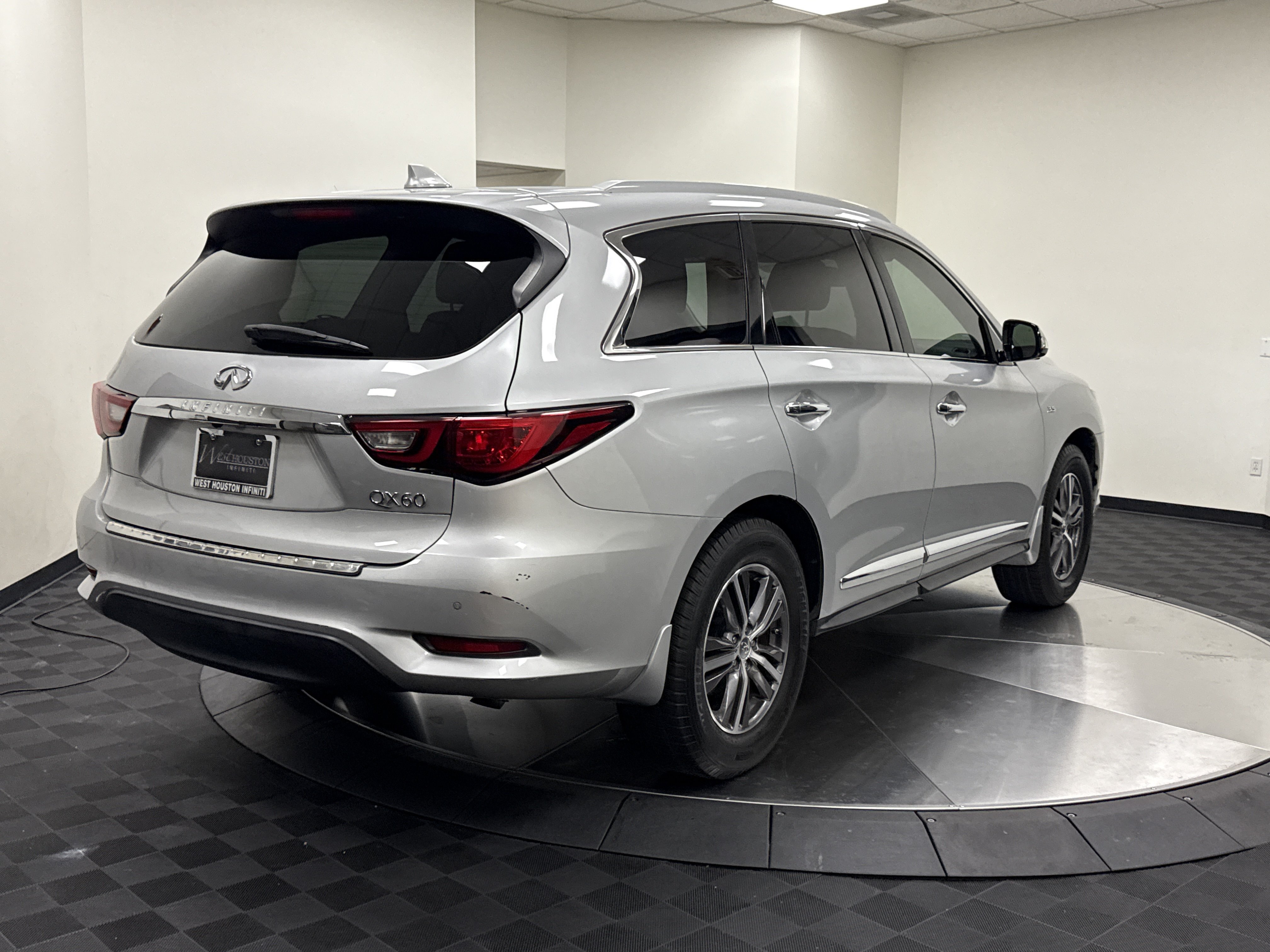 Used 2019 INFINITI QX60 Luxe w/ Essential Package FWD image 7