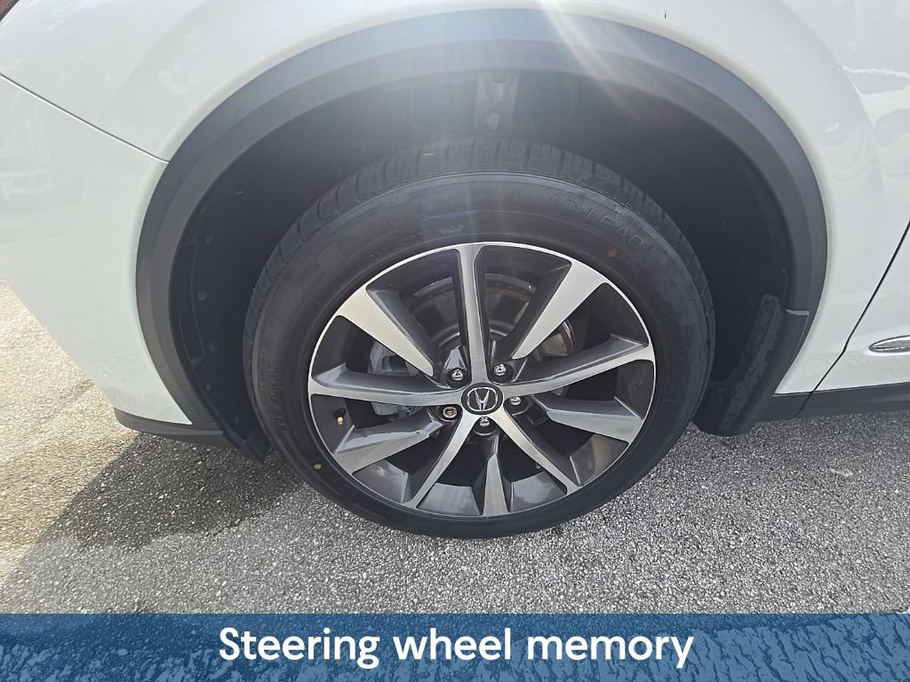 Used 2025 Acura MDX w/ Technology Package FWD image 11