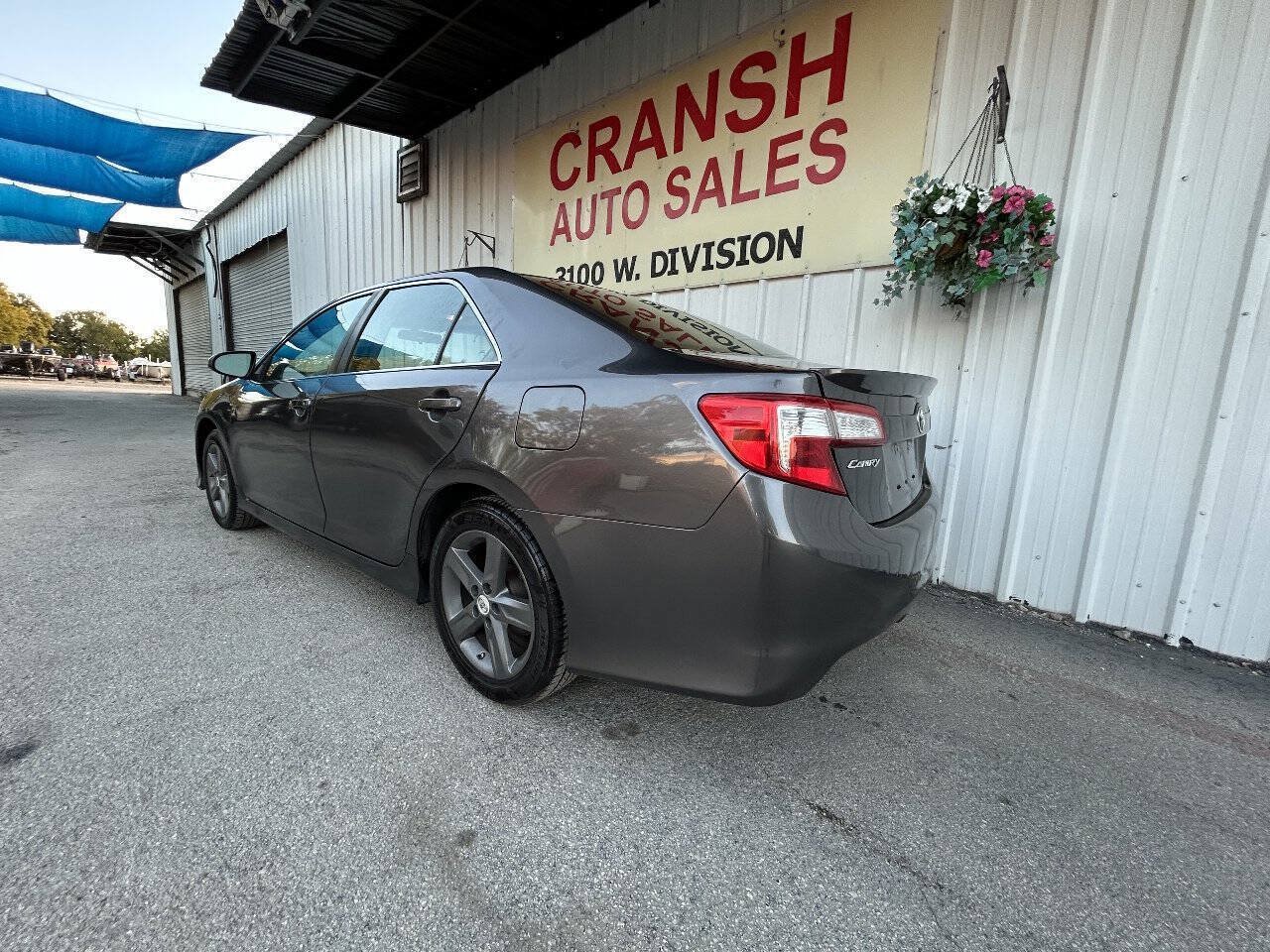 Used 2013 Toyota Camry SE FWD image 9