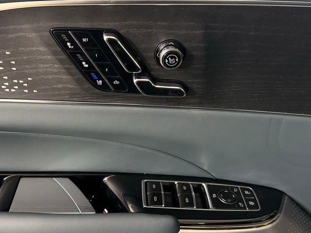 New 2025 Cadillac Lyriq Luxury w/ Nappa Leather Package RWD image 14