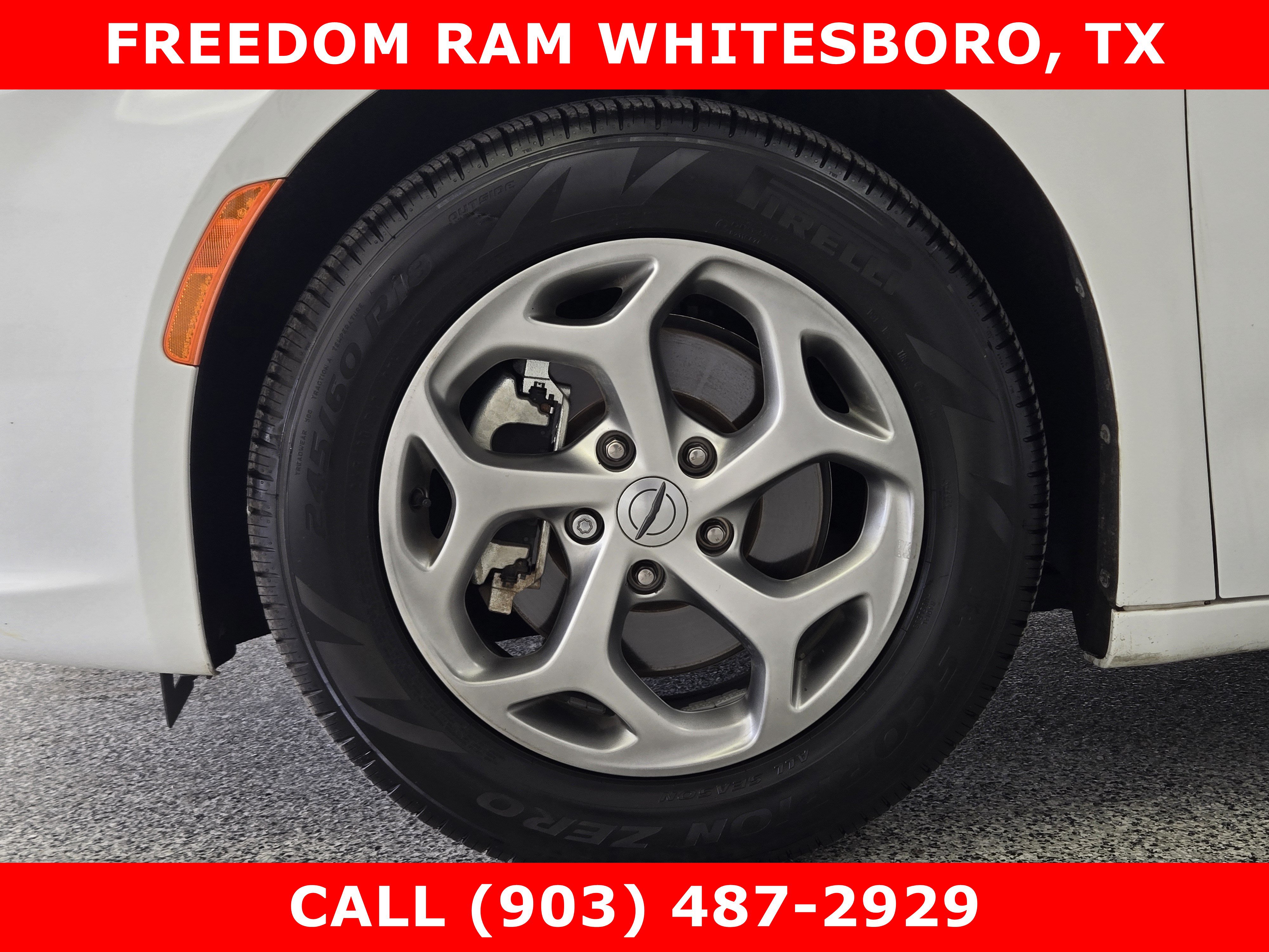 Used 2023 Chrysler Pacifica Limited FWD image 7