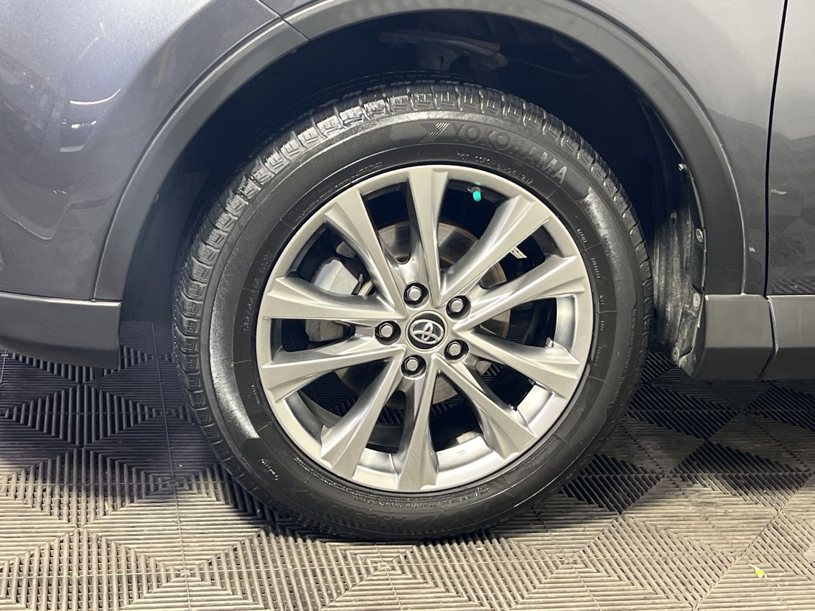 Used 2018 Toyota RAV4 Limited image 12