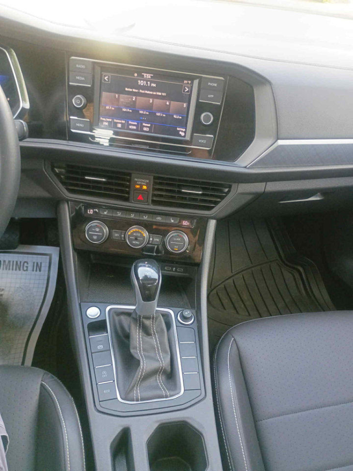 Used 2023 Volkswagen Jetta SE w/ Panoramic Sunroof Package image 15