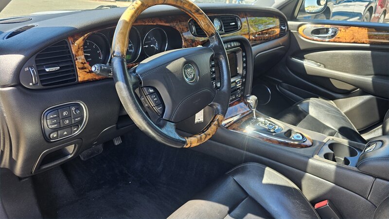 Used 2006 Jaguar XJ8 RWD image 14