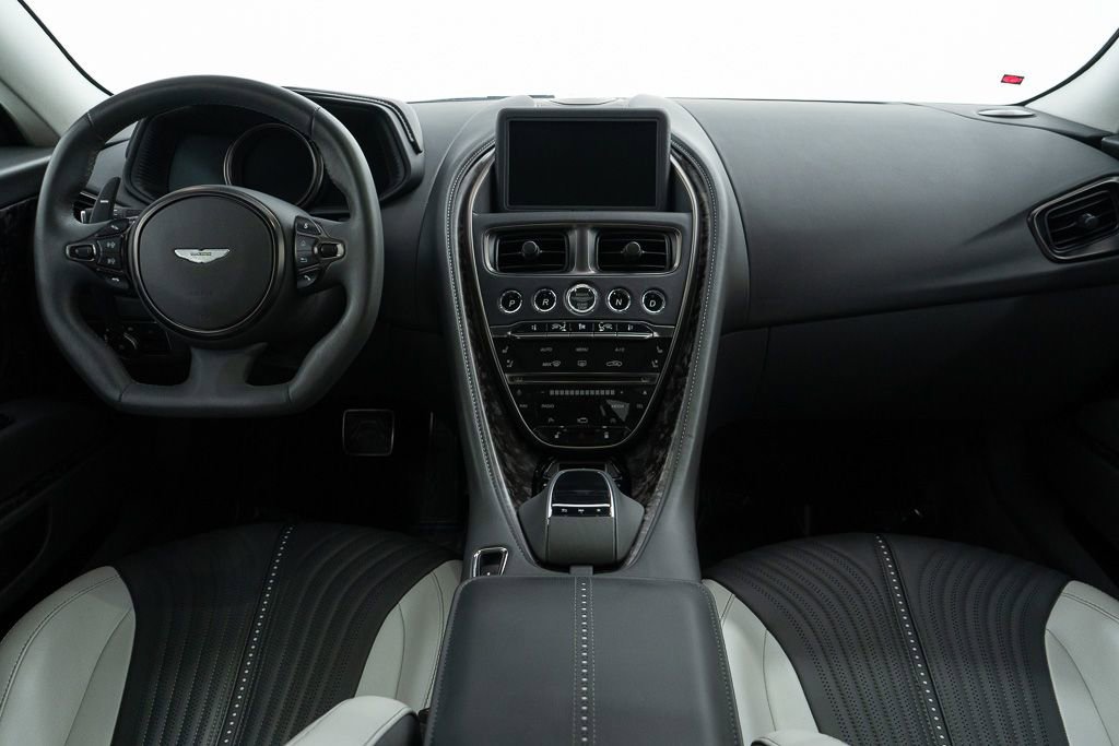 Used 2023 Aston Martin DB11 V12 image 21