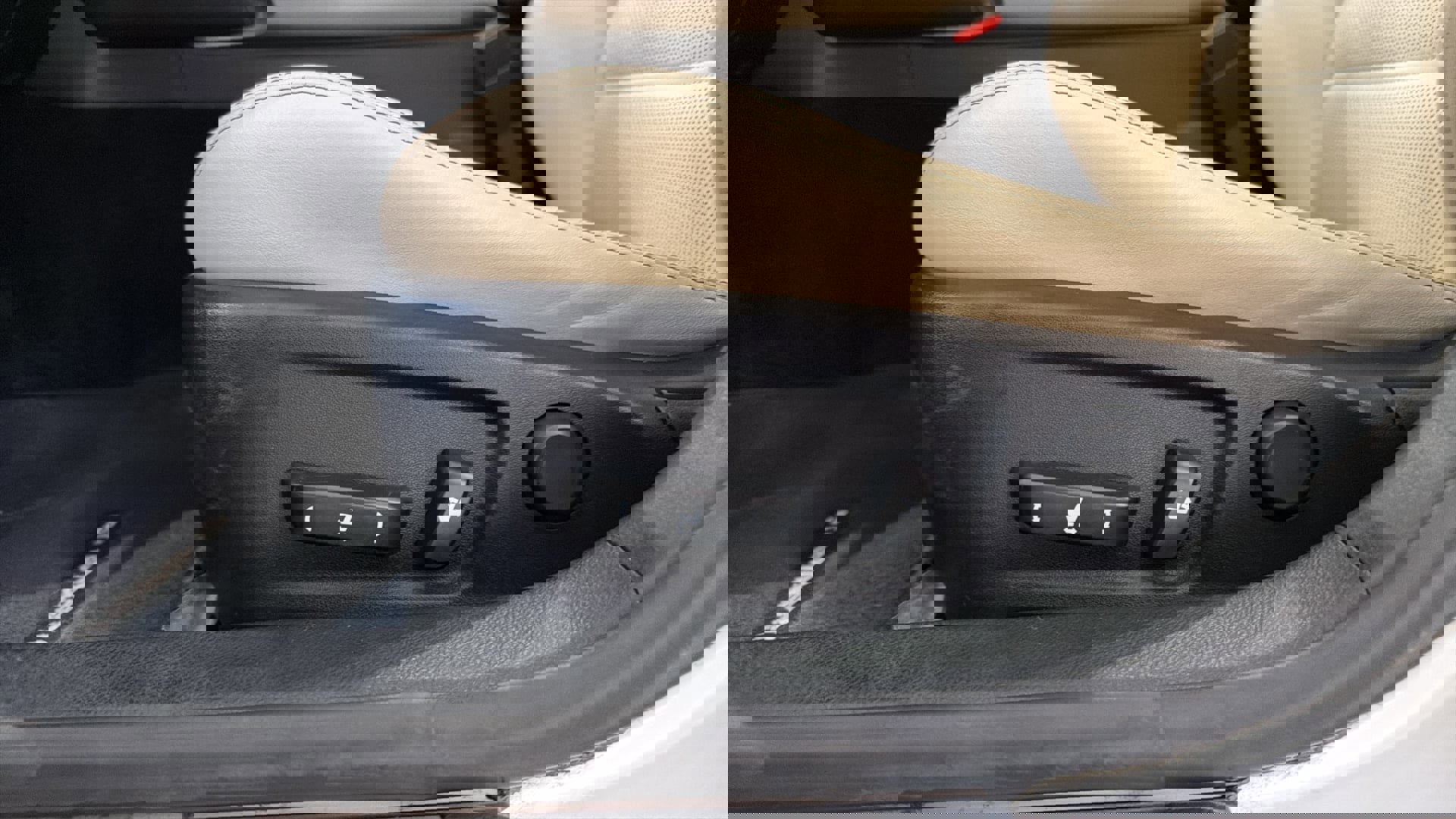 Used 2014 Lexus IS 350 w/ Luxury Package w/Brown Wood image 24