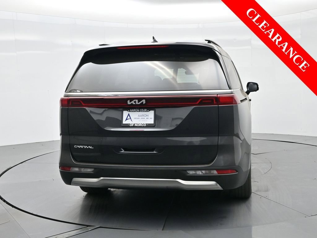 Used 2023 Kia Carnival SX Prestige image 8