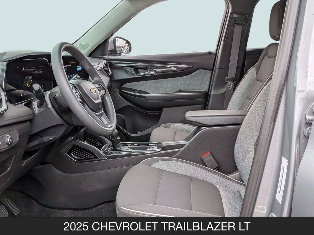 Used 2025 Chevrolet TrailBlazer LT FWD image 14