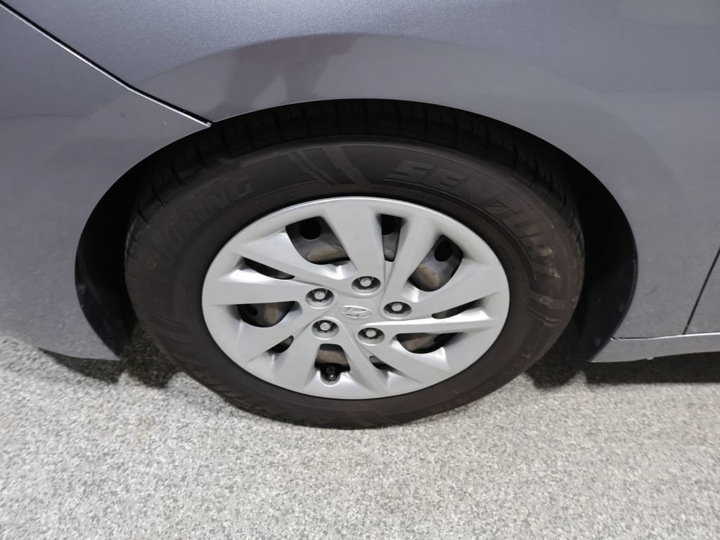 Used 2019 Hyundai Elantra SE FWD image 8