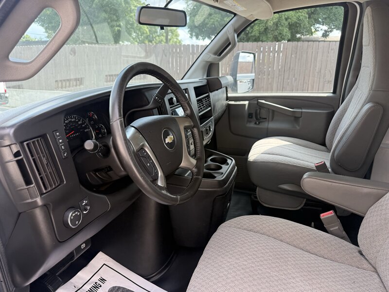 Used 2018 Chevrolet Express 3500 w/ Power Convenience Package RWD image 12