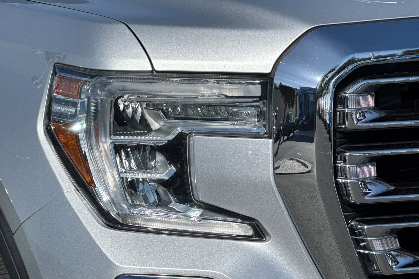 Used 2021 GMC Sierra 1500 SLT image 41
