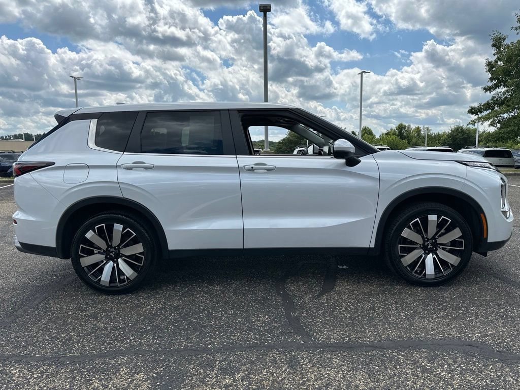 Used 2025 Mitsubishi Outlander SE AWD/4WD image 15