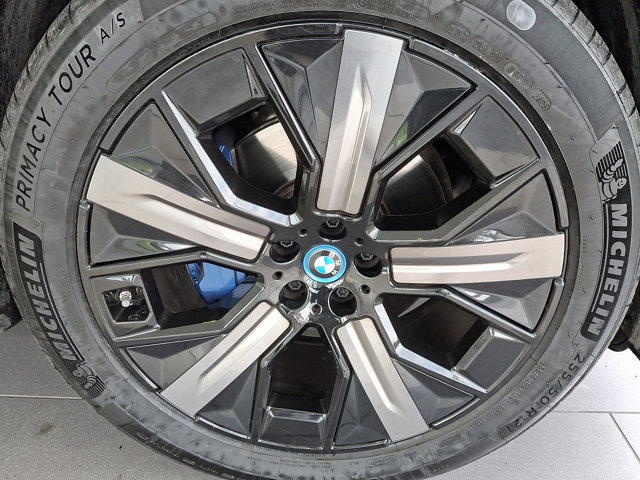 Certified 2025 BMW iX xDrive50 w/ Premium Package image 8