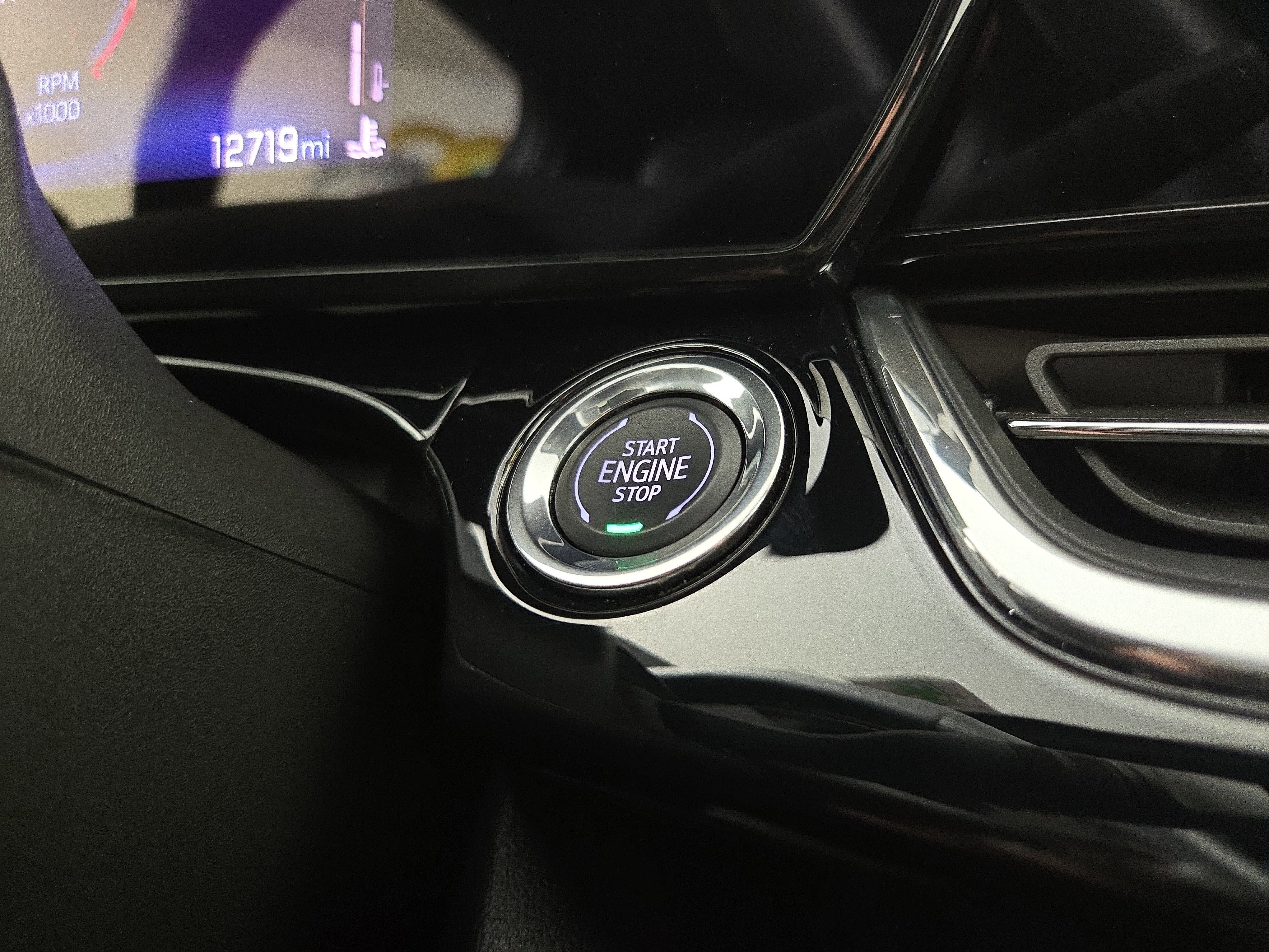 Certified 2025 Chevrolet Trax RS w/ Sunroof Package image 25