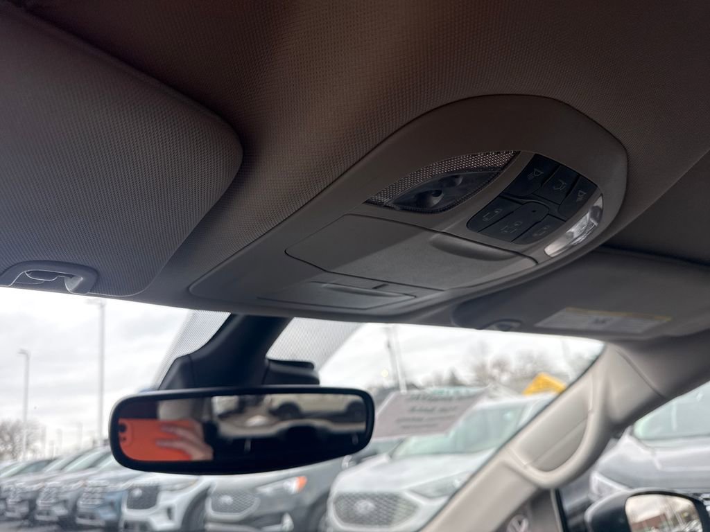 Used 2023 Chrysler Voyager LX FWD image 36