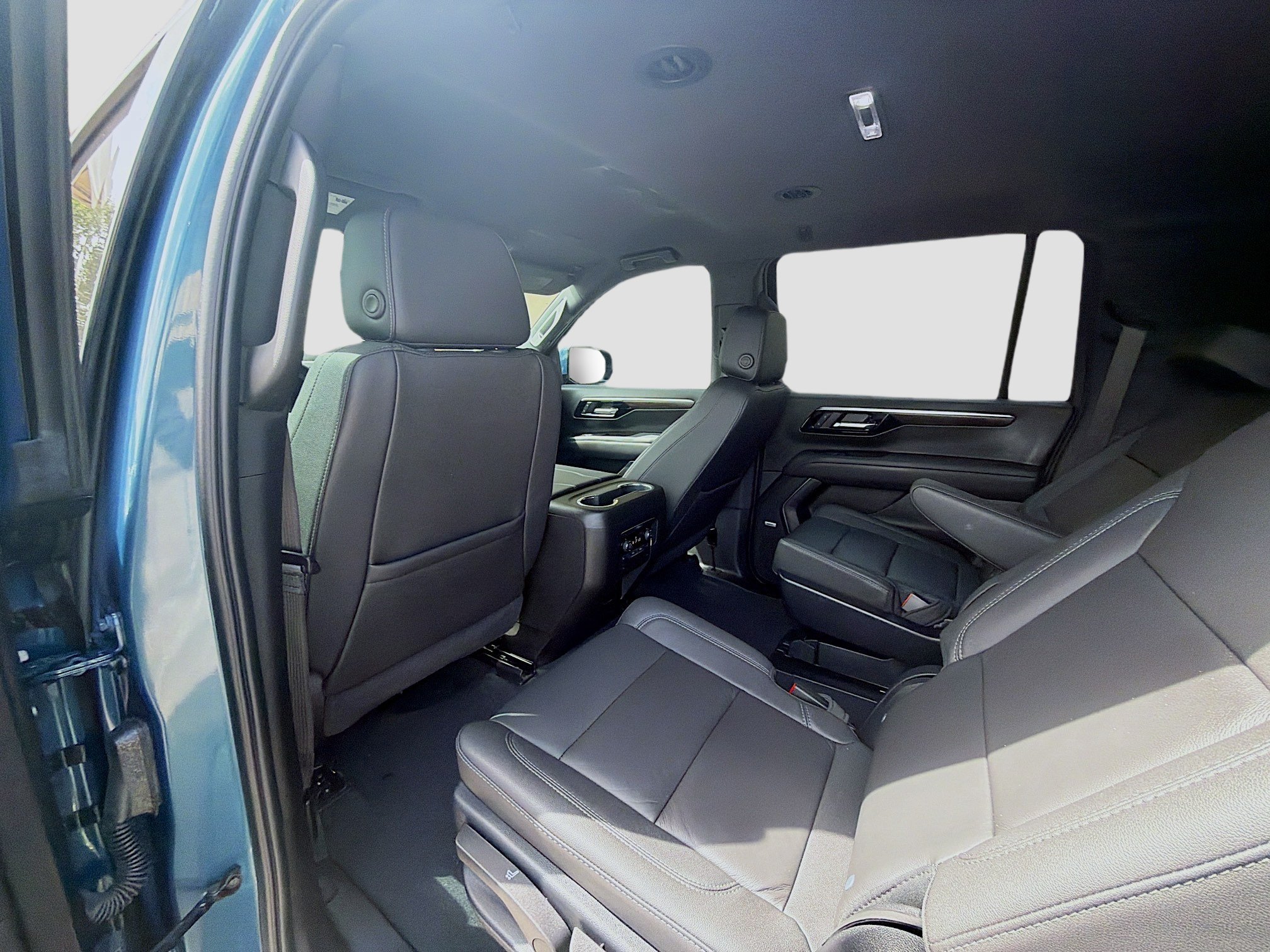 Used 2025 Chevrolet Suburban LT w/ Comfort Package RWD image 22