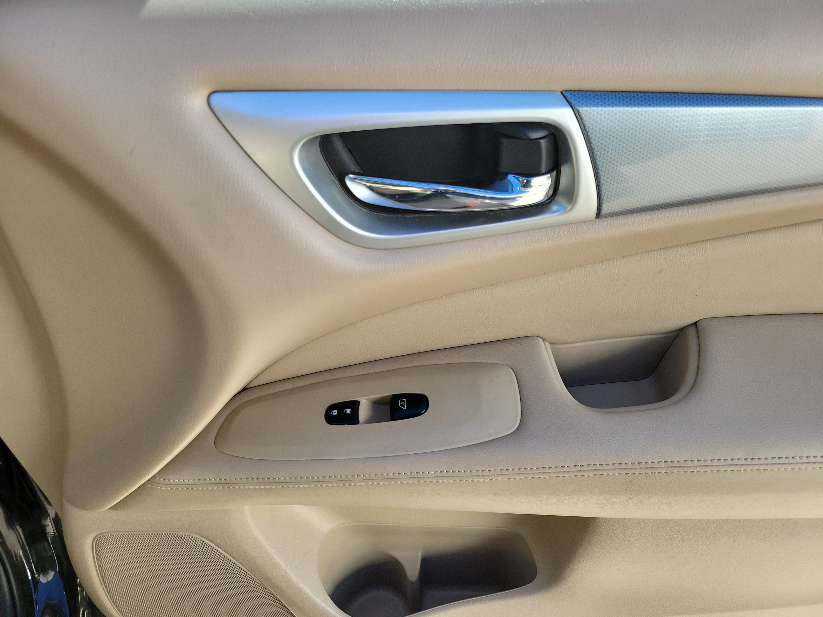 Used 2018 Nissan Pathfinder SL FWD image 27