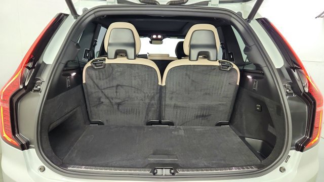 Used 2026 Volvo XC90 B6 Plus w/ Protection Package AWD/4WD image 41