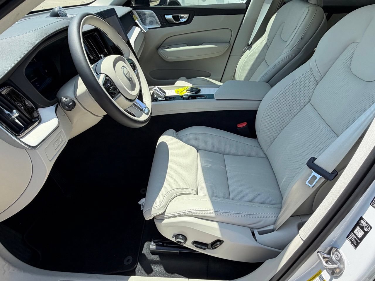 New 2026 Volvo XC60 T8 Ultra w/ Protection Package Premier AWD/4WD image 17