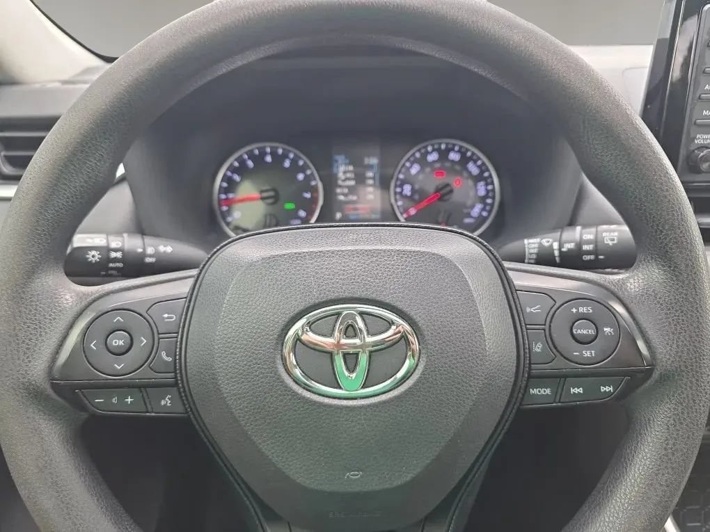 Used 2019 Toyota RAV4 XLE FWD image 18
