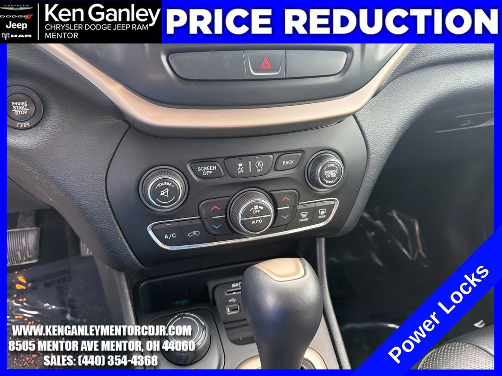 Used 2017 Jeep Cherokee Limited w/ Luxury Group AWD/4WD image 16